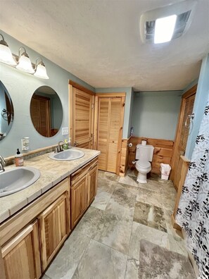 Maison, 4 chambres | Salle de bain | Serviettes fournies