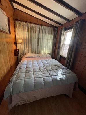 House, 4 Bedrooms | 4 bedrooms, free WiFi - 1901 House Limit 10 4 Bedroom Cottage by RedAwning (Sebago)