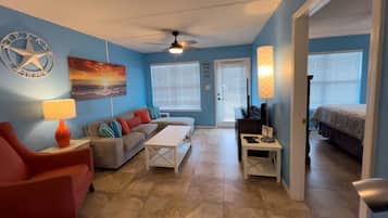 Kondominium, 2 kamar tidur | 2 kamar tidur, ruang kerja ramah laptop, dan setrika/meja setrika