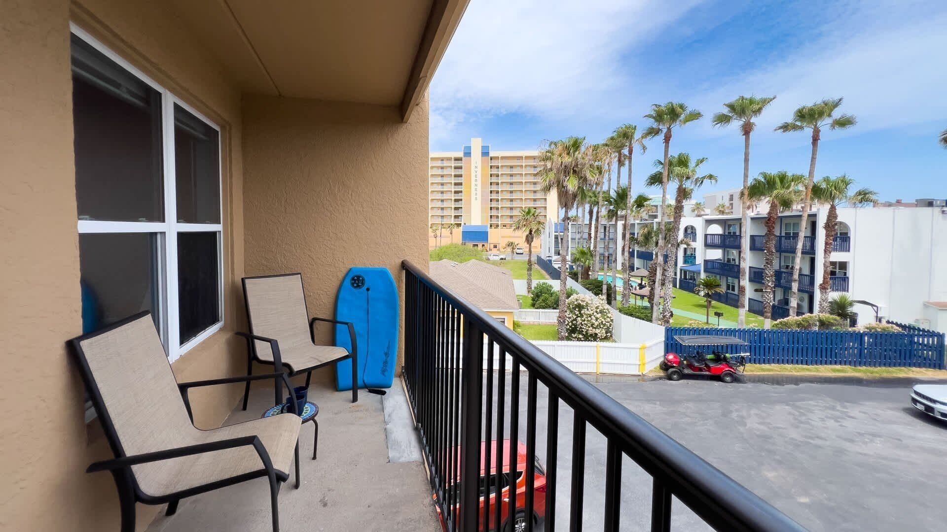 Condo, 2 Bedrooms | Property grounds