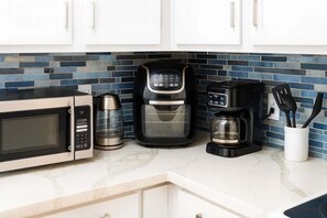 Apartment, 2 Bedrooms | Private kitchen | Fridge, oven, coffee/tea maker, toaster