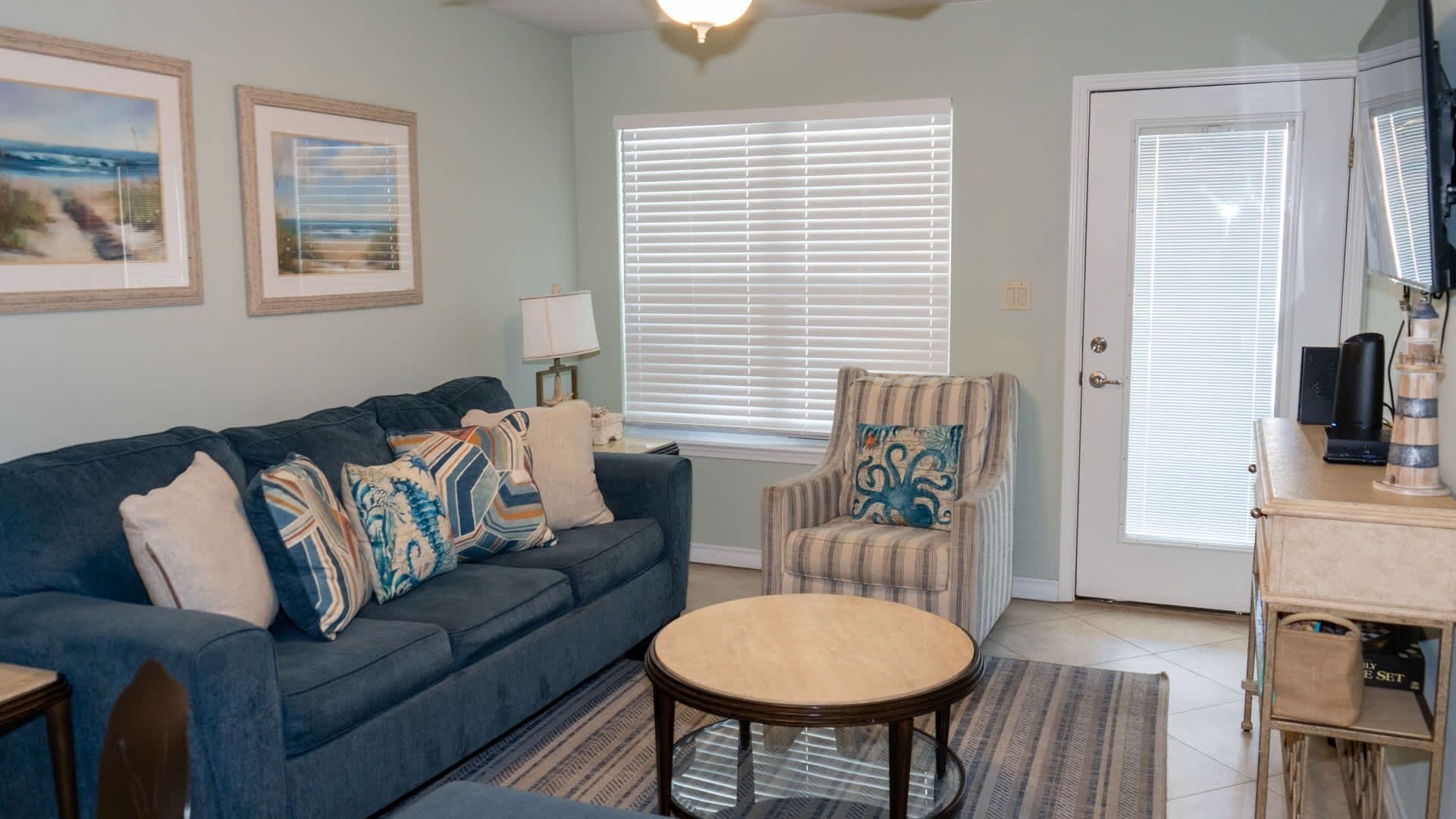 Apartment, 2 Bedrooms | Living area