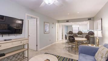 Apartment, 2 Bedrooms | Living area