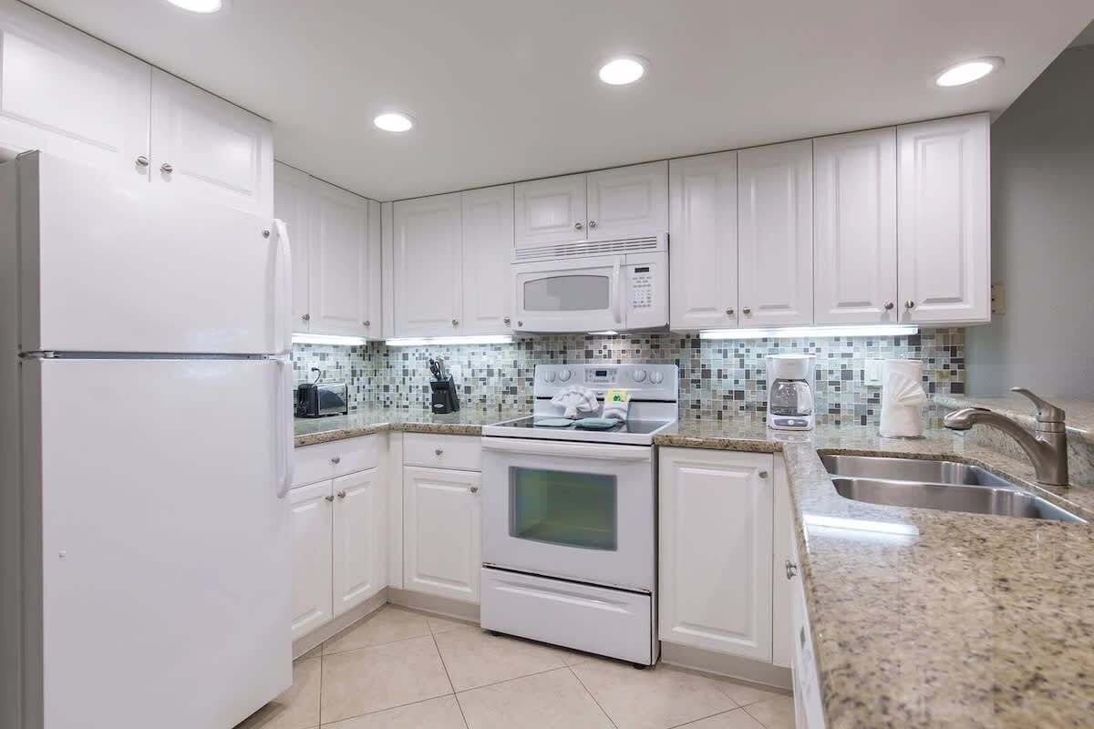 Private kitchen | Fridge, oven, coffee/tea maker, toaster