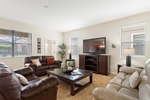 Huvila, 6 makuuhuonetta | Oleskelualue | Älytelevisio