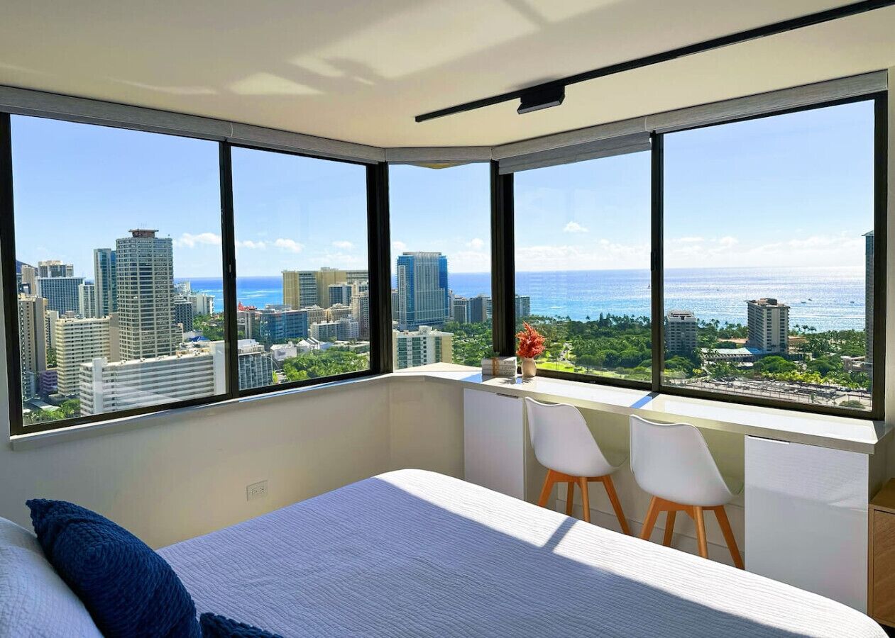 Stunning Ocean & Diamond Waikiki 37F A + B Units