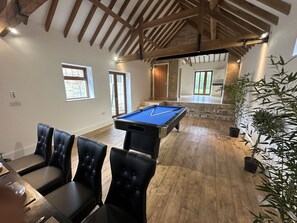 Game room - Period renovated character barn located within oldhurst village. (Oldhurst)