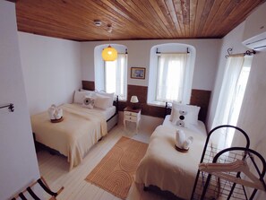 Standard Triple Room | Premium bedding, laptop workspace, iron/ironing board, free WiFi - Kidoni Macaron Guesthouse (Ayvalik)