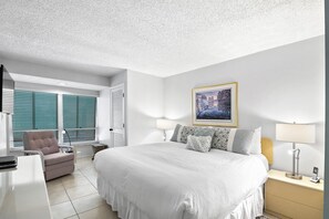 2 bedrooms, iron/ironing board, free WiFi, bed sheets - Coquina 102 · Beachfront · Gulf Balcony · Pool (Bradenton Beach)