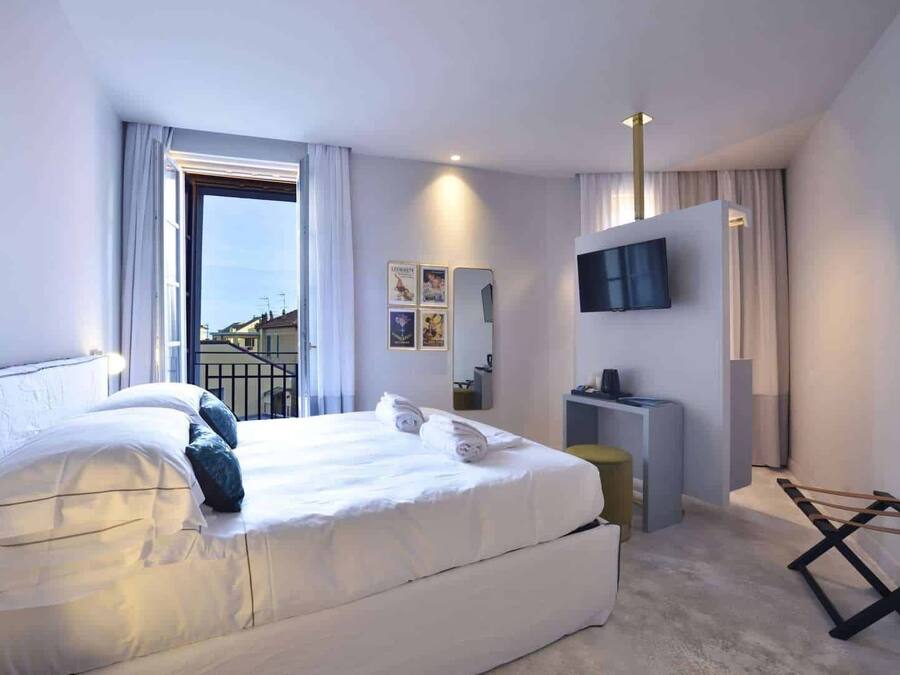 Tweepersoonskamer, balkon | Een kluis op de kamer, geluiddichte muren, een strijkplank/strijkijzer