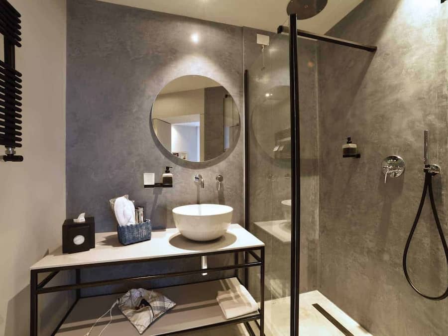 Double Room, Balcony | Bathroom | Free toiletries, hair dryer, slippers