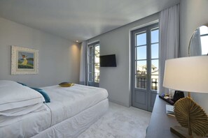 Quarto triplo, sacada | Cofres nos quartos, quartos à prova de som