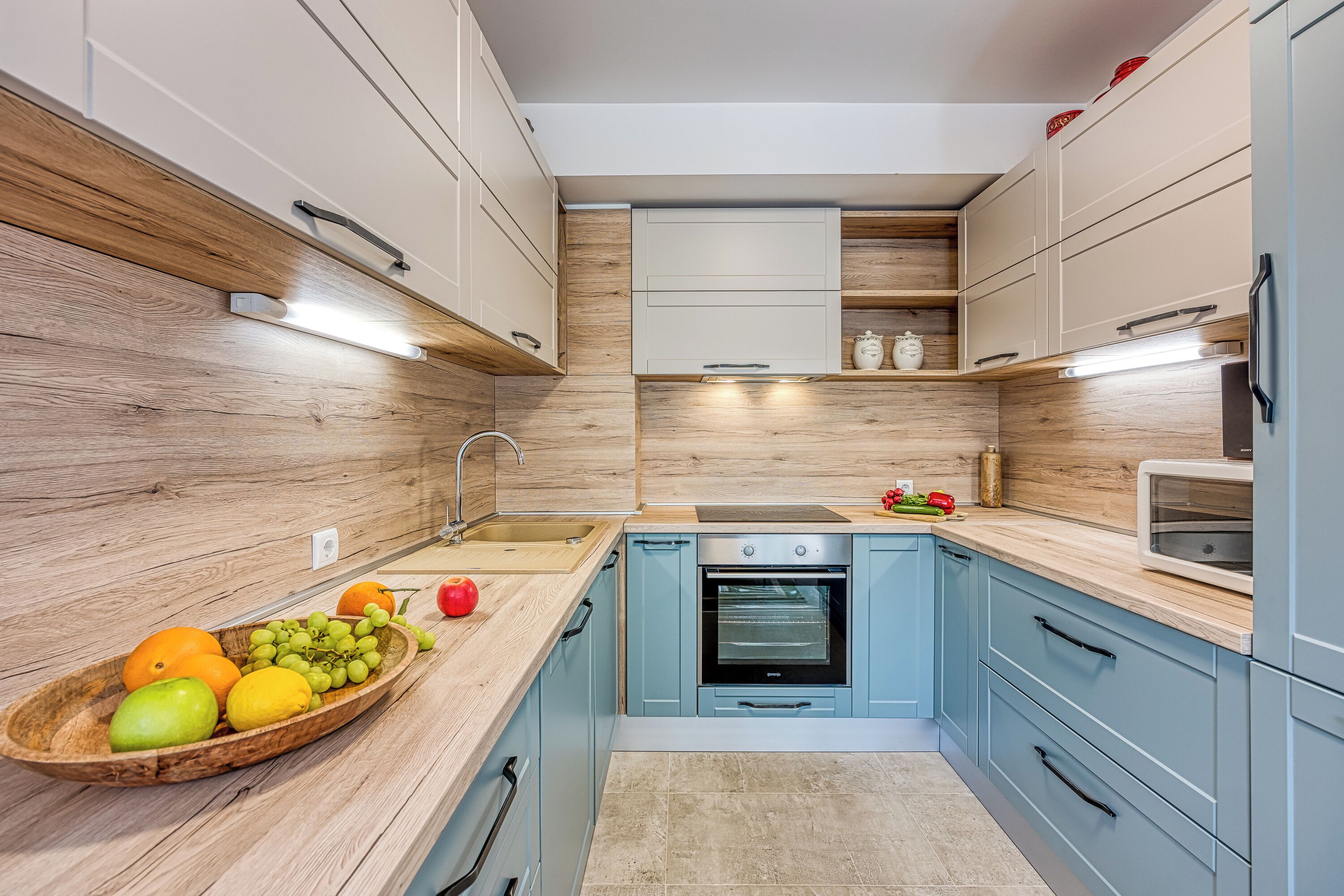 Apartamento família, vários quartos (West Oasis With Terrace) | Cozinha privada | Geladeira, micro-ondas, fogão, cooktop