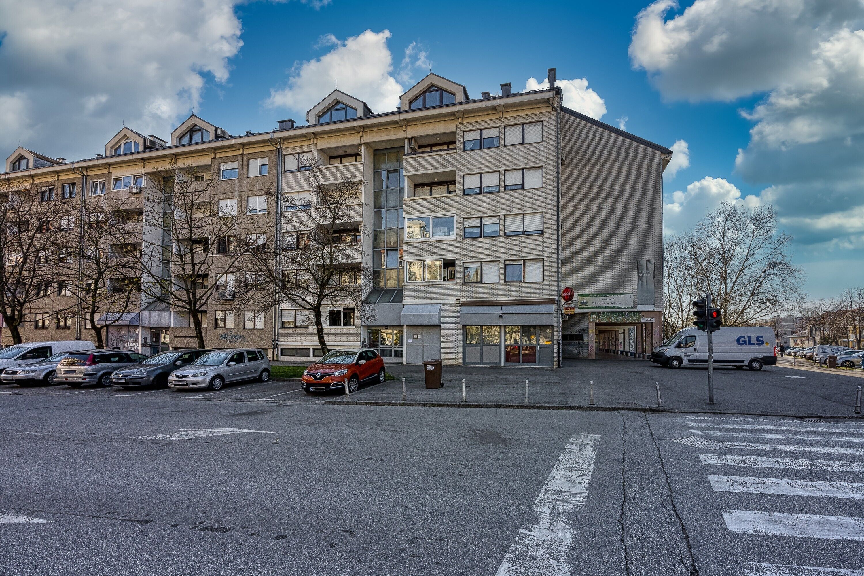 المنشأة من الخارج