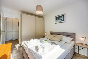 1 bedroom, iron/ironing board, free WiFi, bed sheets