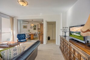 Family Apartment, Multiple Bedrooms (West Oasis With Terrace) | Living area | 21-inch flat-screen TV with cable channels, stereo - West Oasis With Terrace (Zagreb)