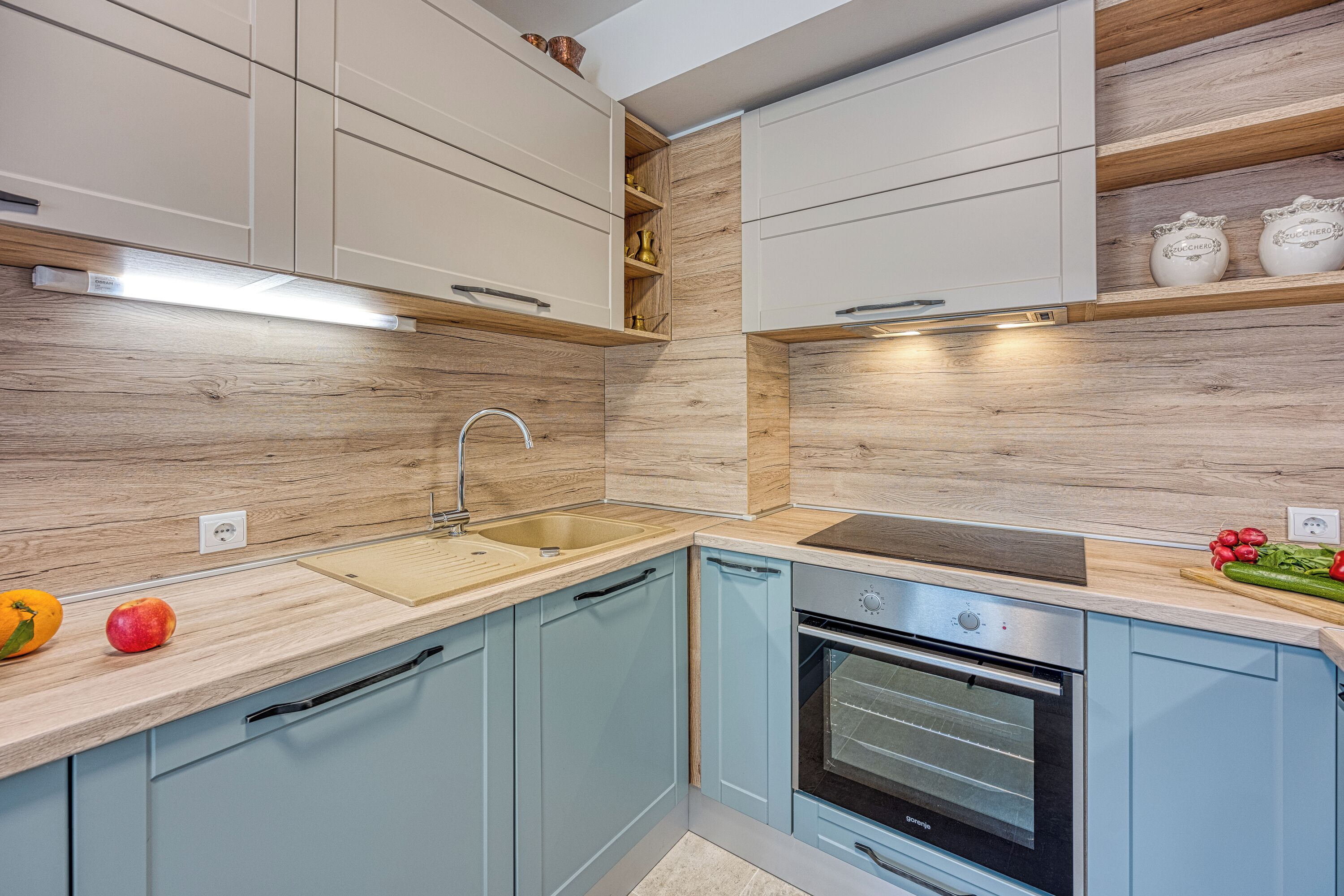 Apartamento família, vários quartos (West Oasis With Terrace) | Cozinha privada | Geladeira, micro-ondas, fogão, cooktop