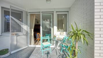 Family Apartment, Multiple Bedrooms (West Oasis With Terrace) | Outdoor dining