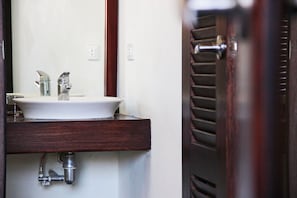 Comfort Room, 1 Queen Bed | Bathroom | Shower, rainfall showerhead, towels, soap