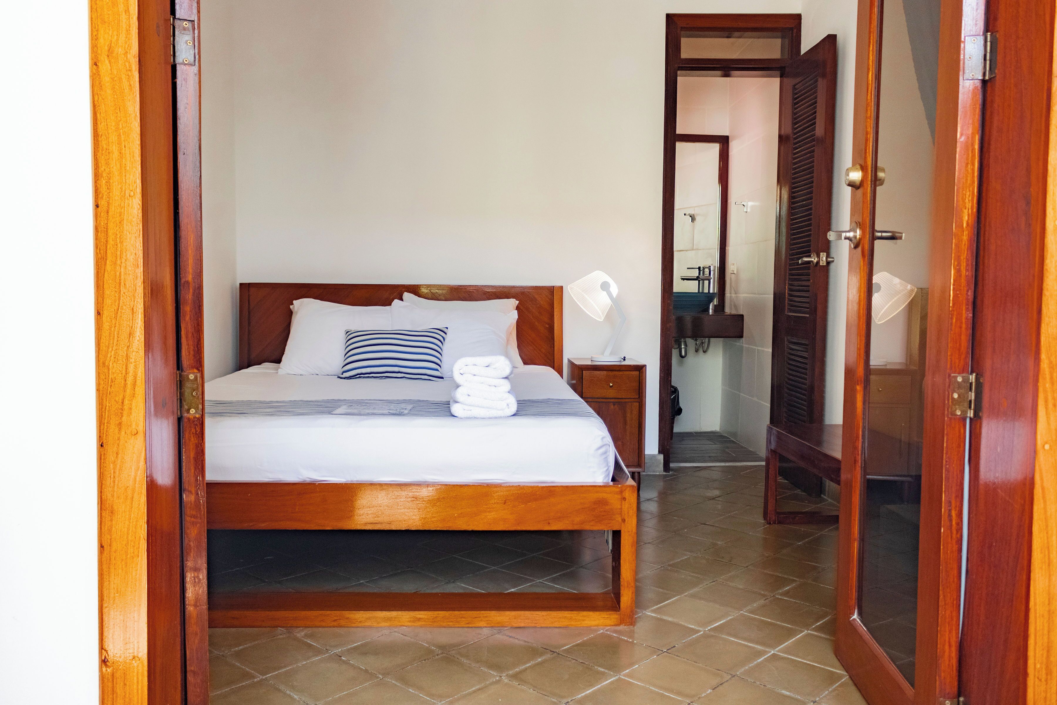 Comfort Room, 1 Queen Bed | In-room safe, free WiFi, bed sheets