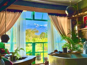 Habitación doble superior, 1 cama matrimonial, para no fumadores, vista a la montaña | Ropa de cama hipoalergénica, wifi gratis y ropa de cama 