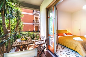 2 bedrooms, in-room safe, iron/ironing board, free WiFi - Domus Fuorimura, Historical center private garden (Sorrento)