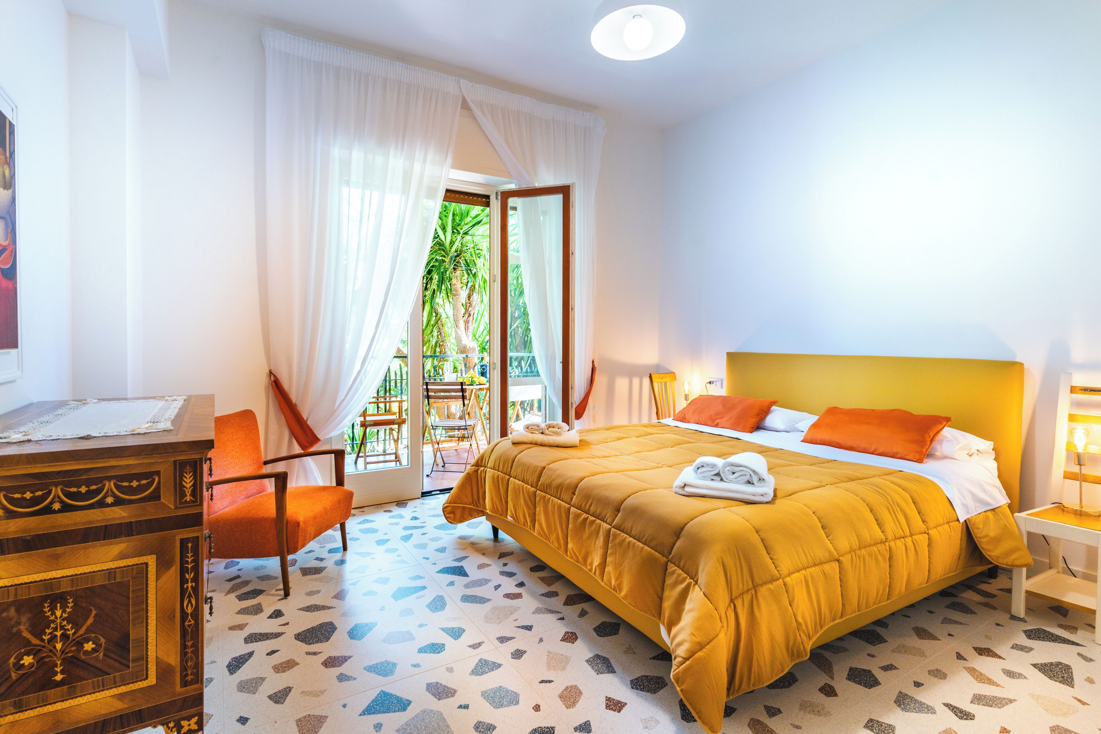 2 bedrooms, in-room safe, iron/ironing board, free WiFi