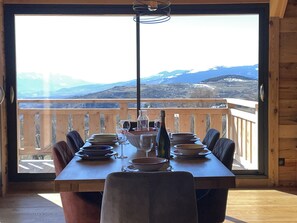 Dining - Luxury chalet for 10 people, 150 m2 in Font-Romeu with amazing mountain views (Font Romeu Odeillo Via)