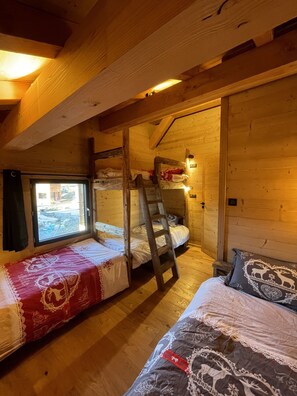 4 Schlafzimmer, Schreibtisch, Bügeleisen/Bügelbrett, kostenloses WLAN