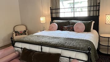 1 habitación, tabla de planchar con plancha, wifi gratis y ropa de cama
