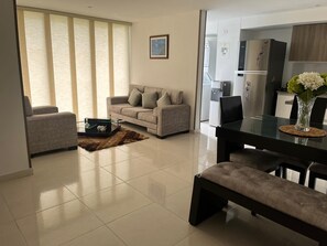 Smart TV - Modern, cozy, eco-field and very equipped with two bedrooms and private parking. (Ibagué)