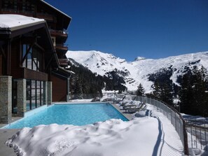 A heated pool - 5th floor, view ski slopes, fitness, swimming pool, balcony, fireplace or stove, parking, tv (Flaine)