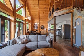Smart-TV, Kamin, Tischfußball, Bücher