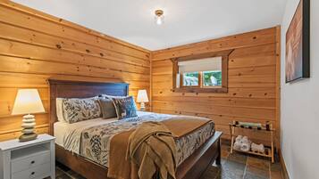 4 bedrooms, desk, iron/ironing board, free WiFi