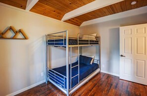 4 habitaciones, cuna de viaje, wifi gratis y ropa de cama