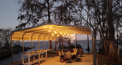 Eagle Point-Cozy Lake living House and Cottage. Family, pets and your boat.