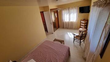 3 bedrooms, desk, iron/ironing board, travel cot