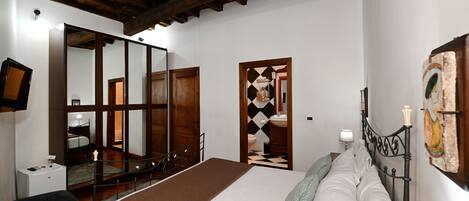 Deluxe Room, City View | Free WiFi