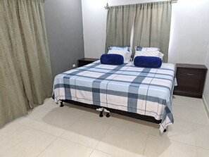 4 bedrooms, iron/ironing board, WiFi, bed sheets