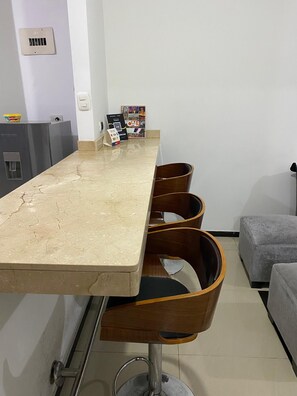 Economy Room | Living area | 32-inch Smart TV with digital channels, Netflix, streaming services - Confort 13-47 (Cali)