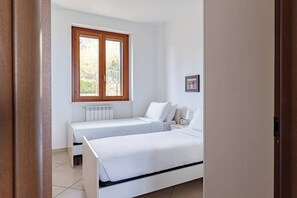 2 dormitoris, planxa i posts de planxar, wifi gratuïta i roba de llit