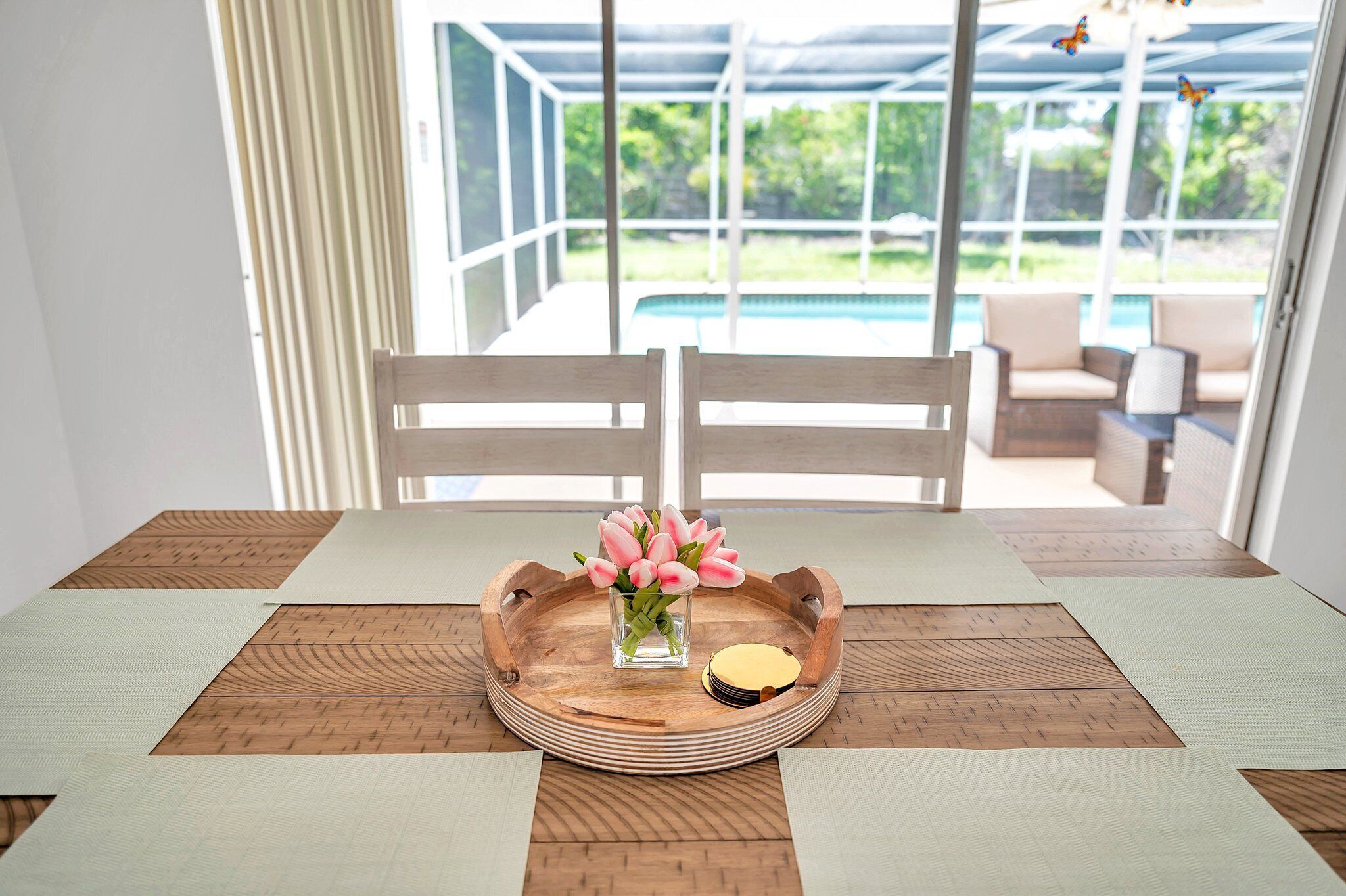 Utendørsbasseng og et oppvarmet basseng