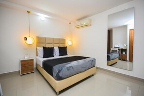 1 Schlafzimmer, Schreibtisch, WLAN, Bettwäsche