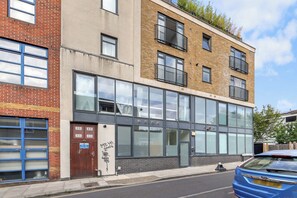 Exterior - Modern 4Bed 3Bath Balcony Apartment in Shoreditch - Pass the Keys (London)