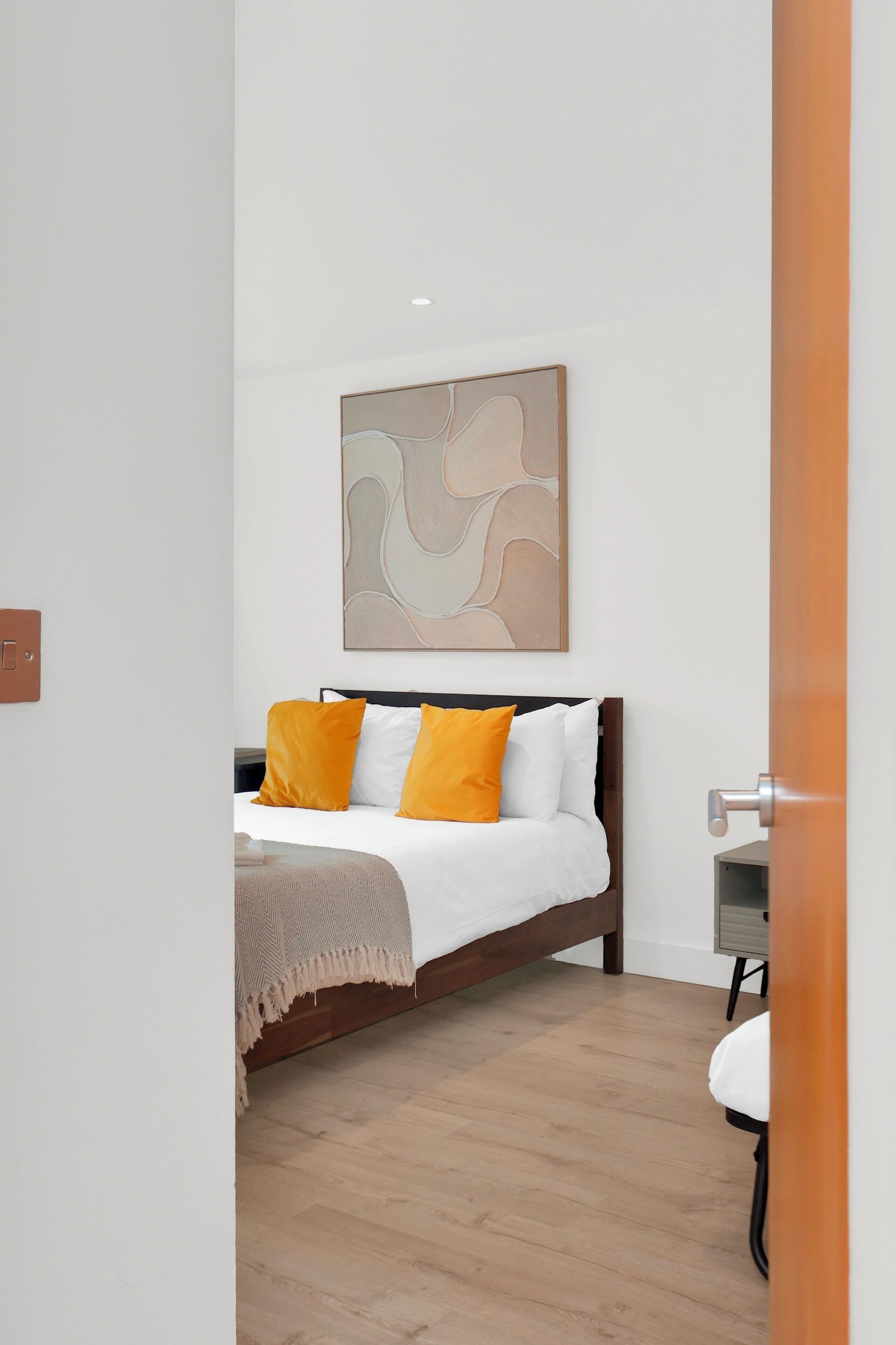4 bedrooms, iron/ironing board, WiFi (free), bed sheets