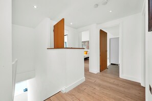 Interior - Modern 4Bed 3Bath Balcony Apartment in Shoreditch - Pass the Keys (London)
