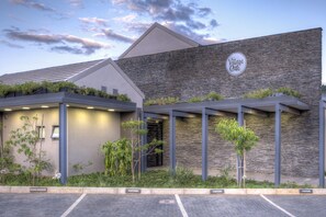 Exterior - Self Catering Ballito Apt - Pool - Gym (Ballito)