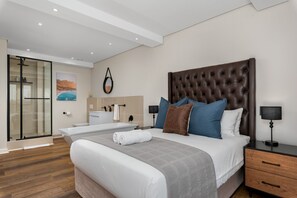 2 bedrooms, in-room safe, iron/ironing board, WiFi - De Waterkant Comfort Living With Stunning Views (Cape Town)