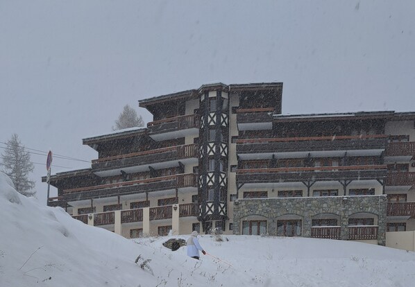 Exterior - 3-bedroom apartment, sleeps 7. at the foot of the slopes (La Plagne Tarentaise)