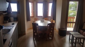 Private kitchen - 3-bedroom apartment, sleeps 7. at the foot of the slopes (La Plagne Tarentaise)